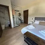 La Casa Del Tejado