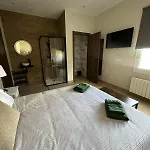 La Casa Del Tejado