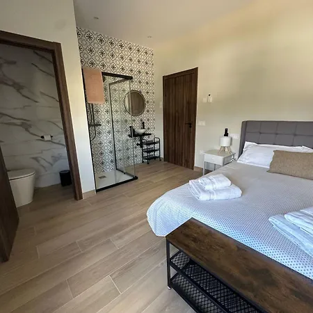 La Casa Del Tejado
